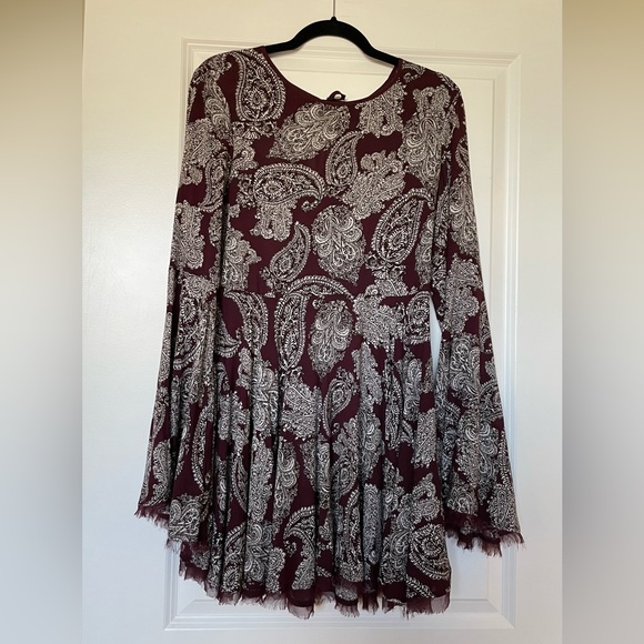 Urban Outfitters Ecote Sascha Bell Sleeve Mini Dress in Maroon Paisley - Picture 2 of 13